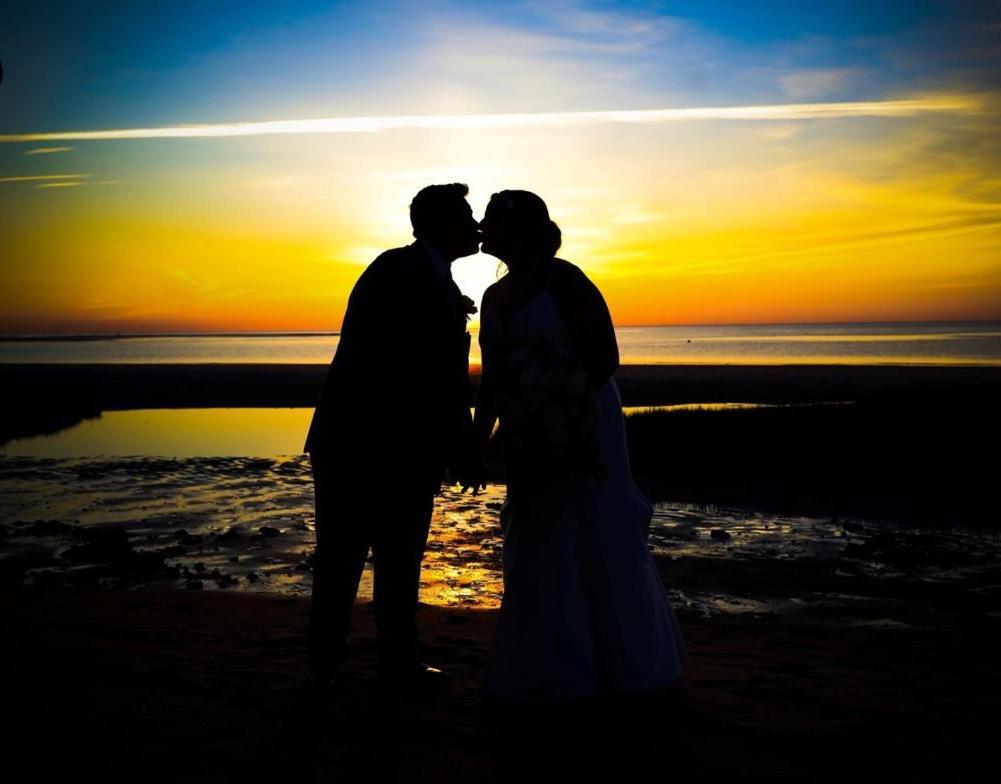 By The Sea Guests Bed & Breakfast And Suites Dennisport Extérieur photo