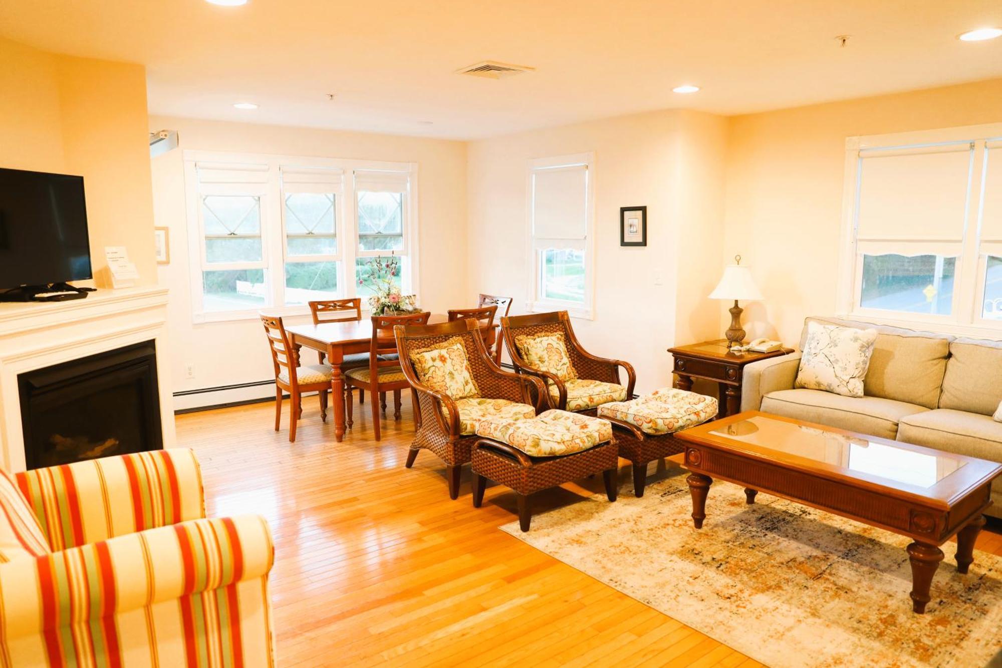 By The Sea Guests Bed & Breakfast And Suites Dennisport Chambre photo