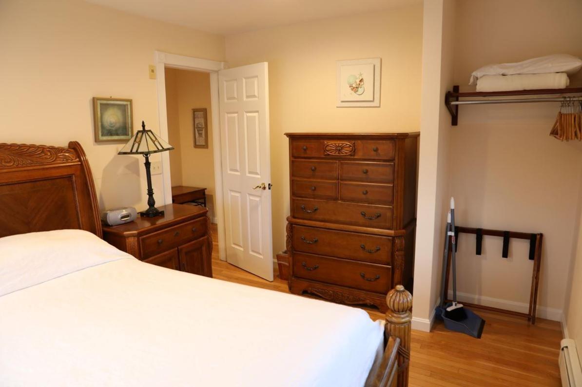By The Sea Guests Bed & Breakfast And Suites Dennisport Chambre photo